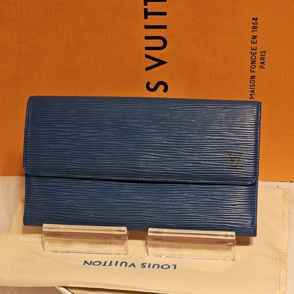 Louis Vuitton Epi Blue International Wallet ( Dust Bag)